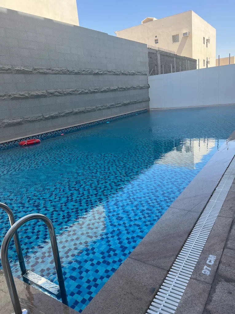 مسبح في فندق بريرا الأحساء