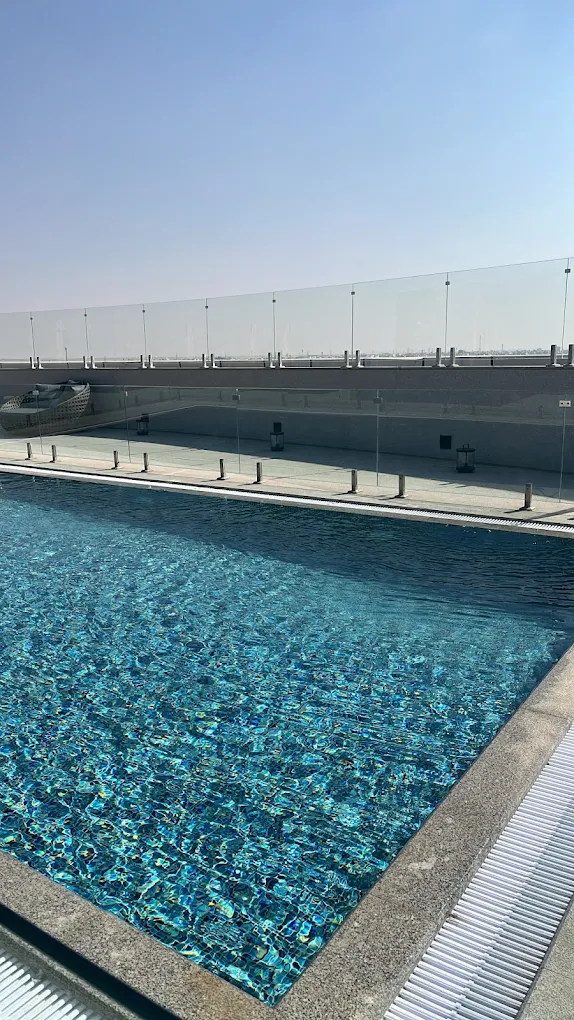 مسبح في فندق بريرا حفر الباطن